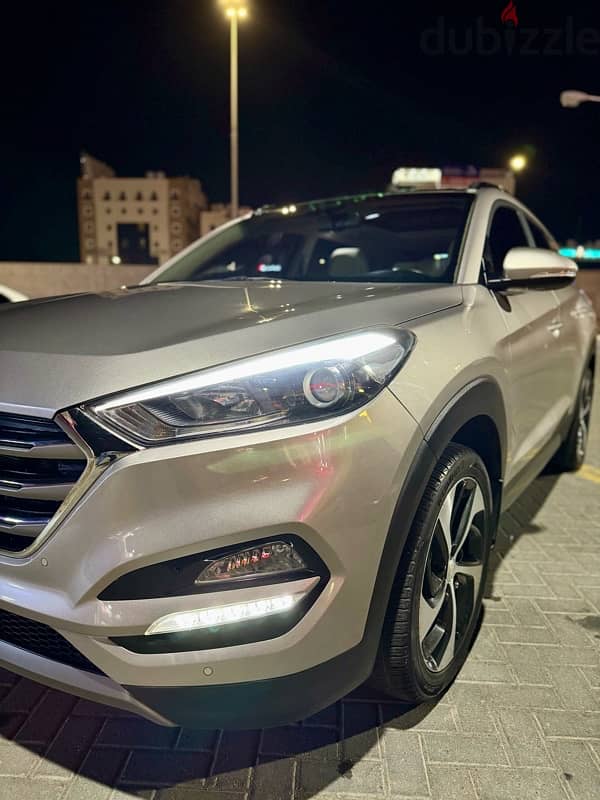 Low milage Top model Tucson 2017 in perfect condition oman car 2