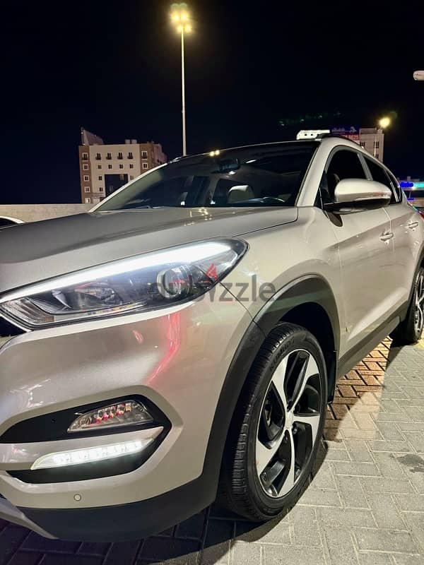 Low milage Top model Tucson 2017 in perfect condition oman car 5