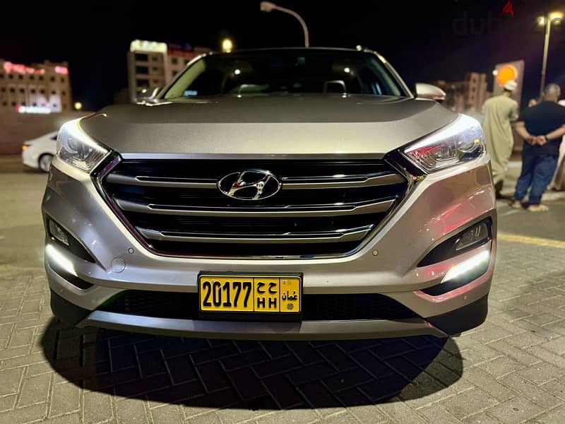 Low milage Top model Tucson 2017 in perfect condition oman car 12