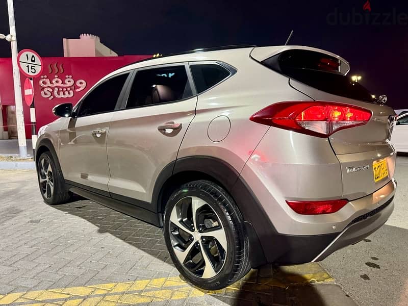 Low milage Top model Tucson 2017 in perfect condition oman car 14