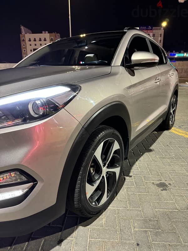 Low milage Top model Tucson 2017 in perfect condition oman car 16