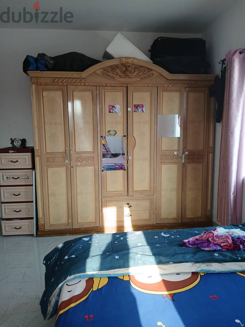 5 door cupboard 1