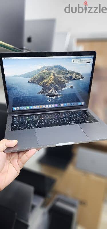 MacBook Pro 2018 core i7 16gb of Ram