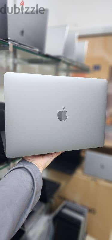 MacBook Pro 2018 core i7 16gb of Ram 3