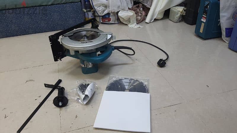 makita circular saw.  9. ¼". 65. R 1