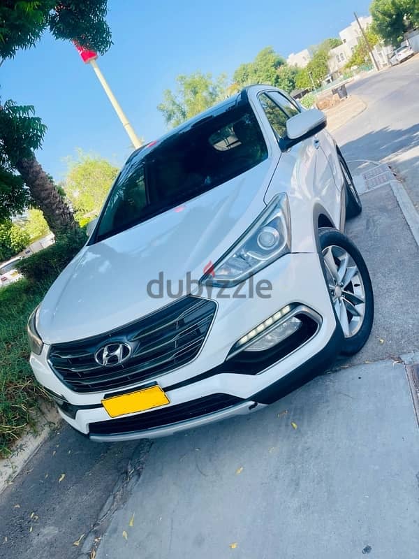 Hyundai Santa Fe 2016 model oman agency car for sell 1