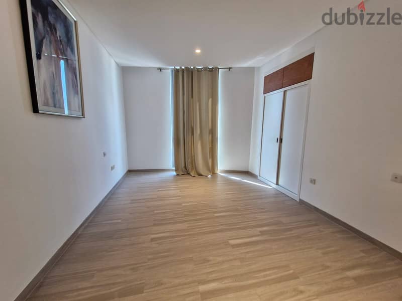 1 BR Compact Apartment in Muscat Grand Mall, Ghubra 4