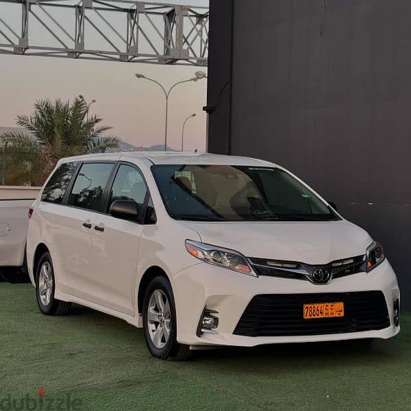 Toyota Sienna 2018 1