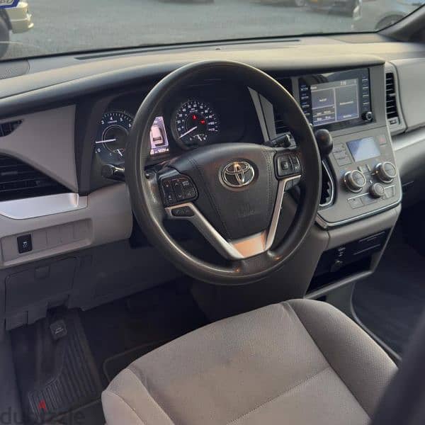 Toyota Sienna 2018 9