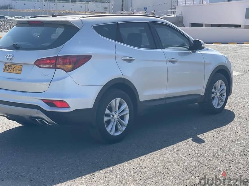 Hyundai Santa Fe 2016 in very good condition for sale 2