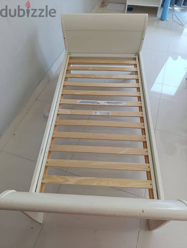 wooden toddler bed with mattress 2