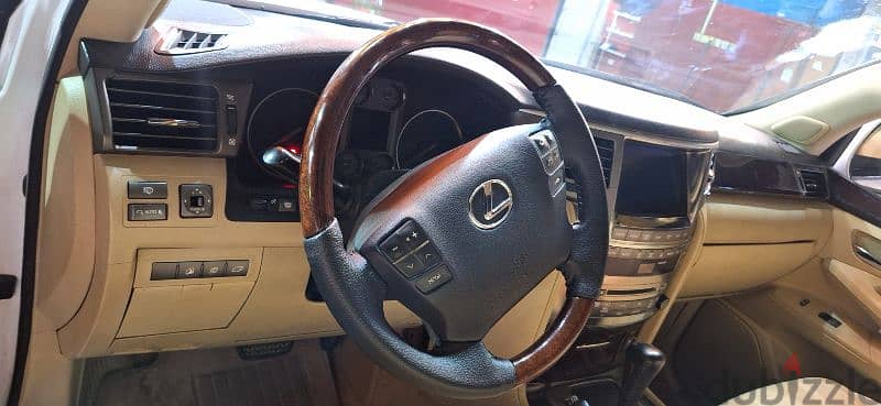 Lexus LX 570 2010 5