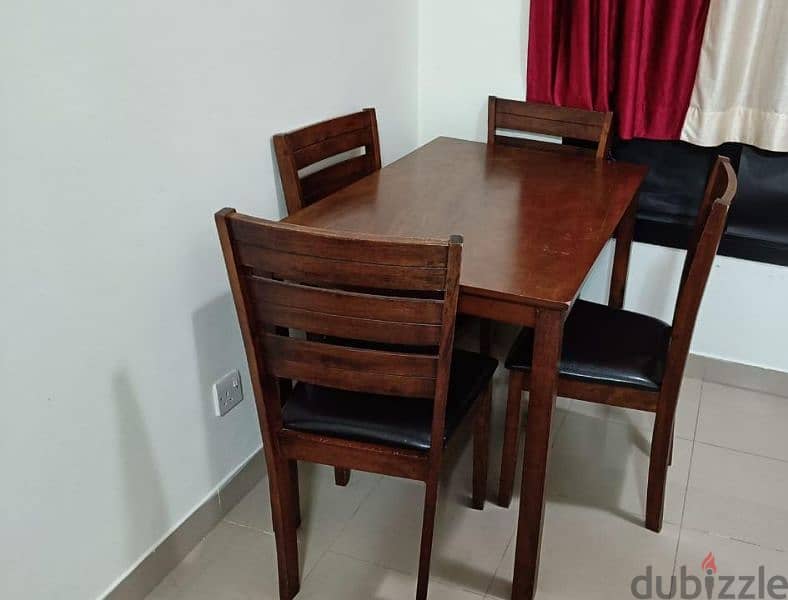 Dinning Table With 4 Chairs 0