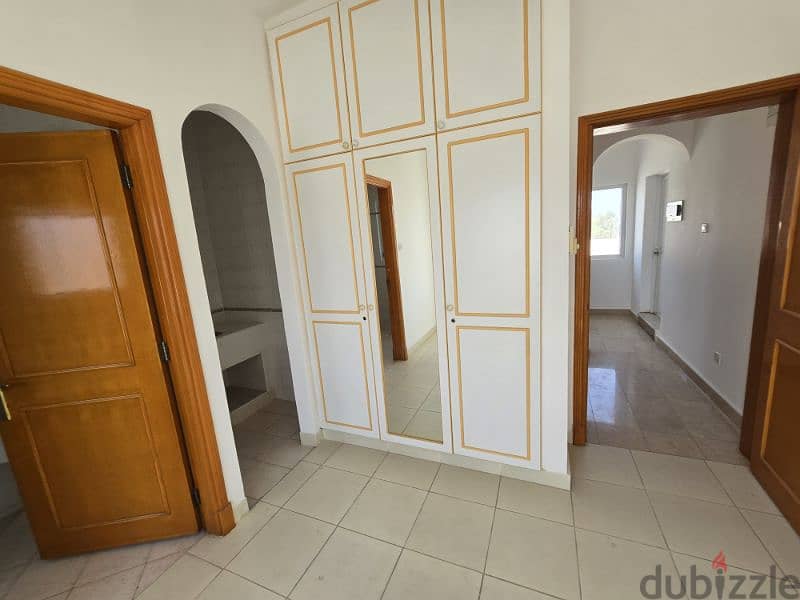 nice villa near PDO in Qurum good location 4