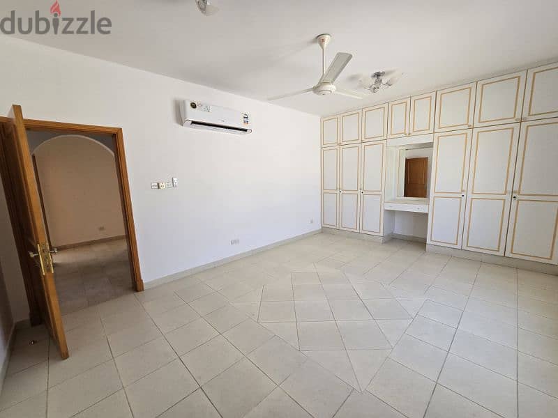 nice villa near PDO in Qurum good location 9