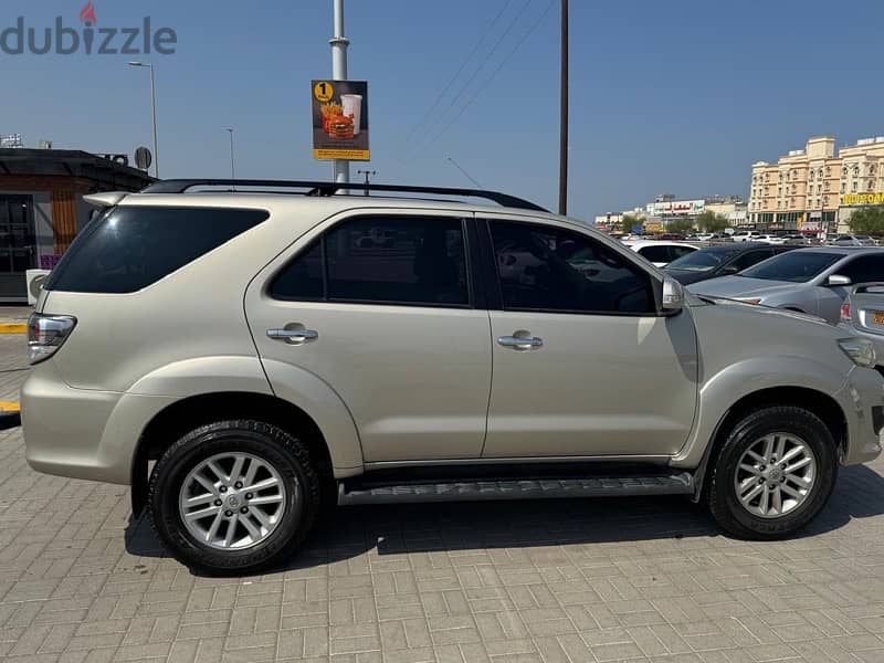 Toyota Fortuner 2012 4