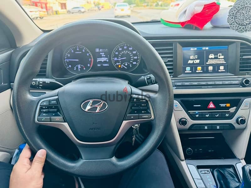 Hyundai Elantra 2018 3