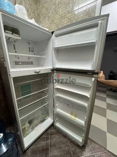 well condition one fridge and one washing machine for sale 0