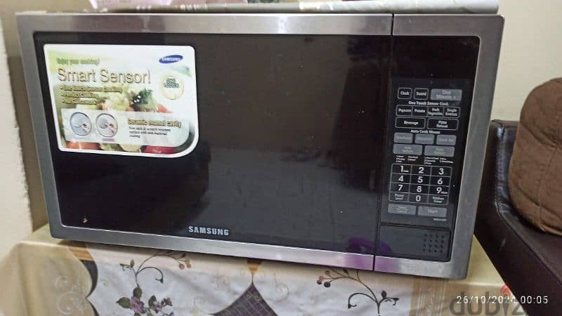 microwave Samsung with good condition not old 40 Omr 0