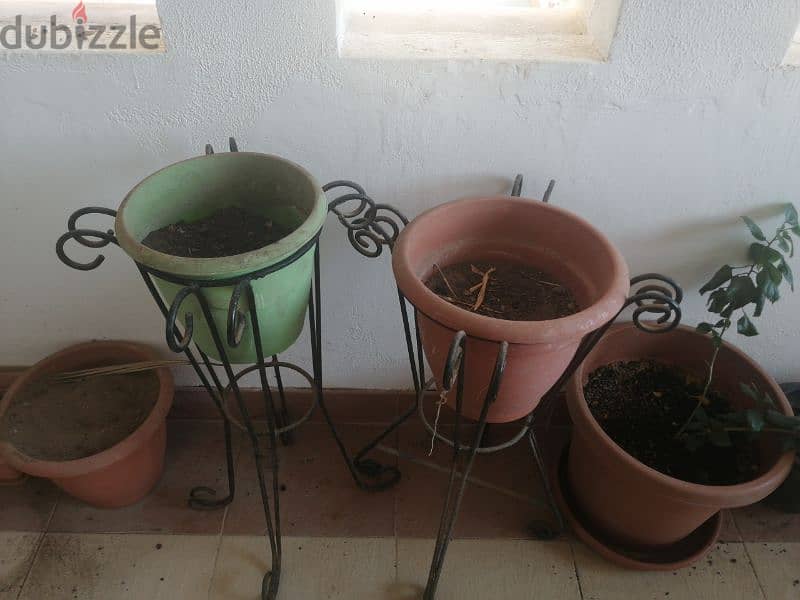 9 flower pots with 2 stands 2