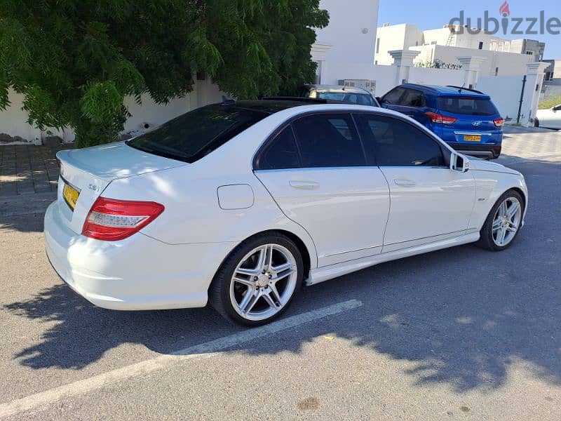 Mercedes-Benz 200 2010 full option GCC orignal paint non accident 3