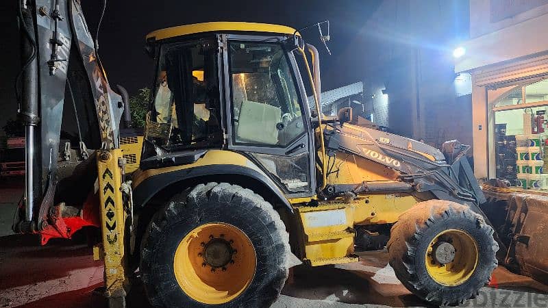 volvo jcb bl71 with breaker 2