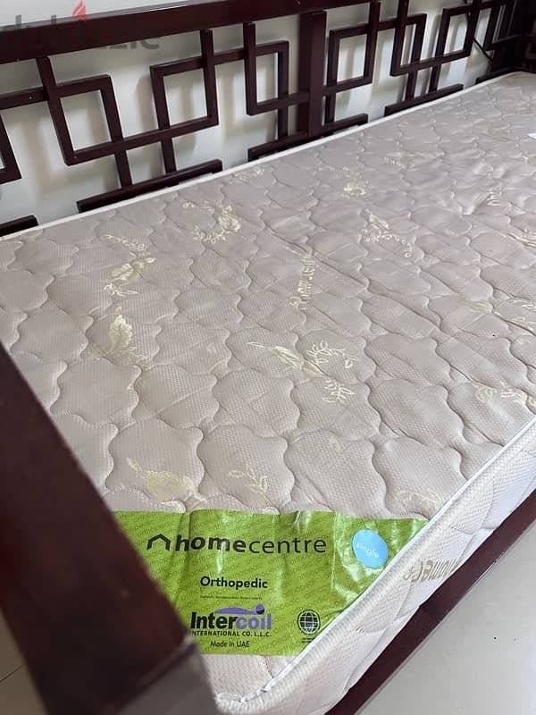 Single bed with baby protection 1