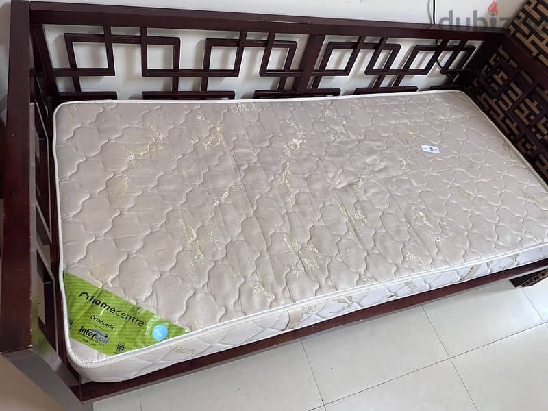 Single bed with baby protection 2