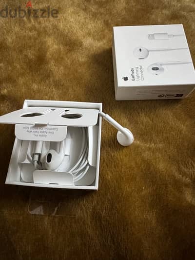 apple calble head set new box pice no use