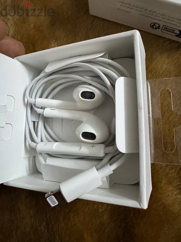 apple calble head set new box pice no use 2