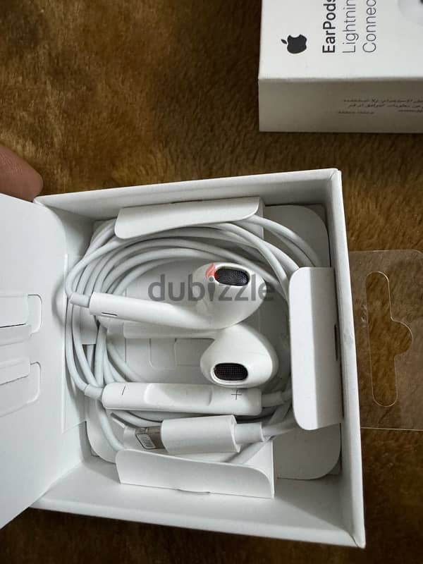 apple calble head set new box pice no use 3