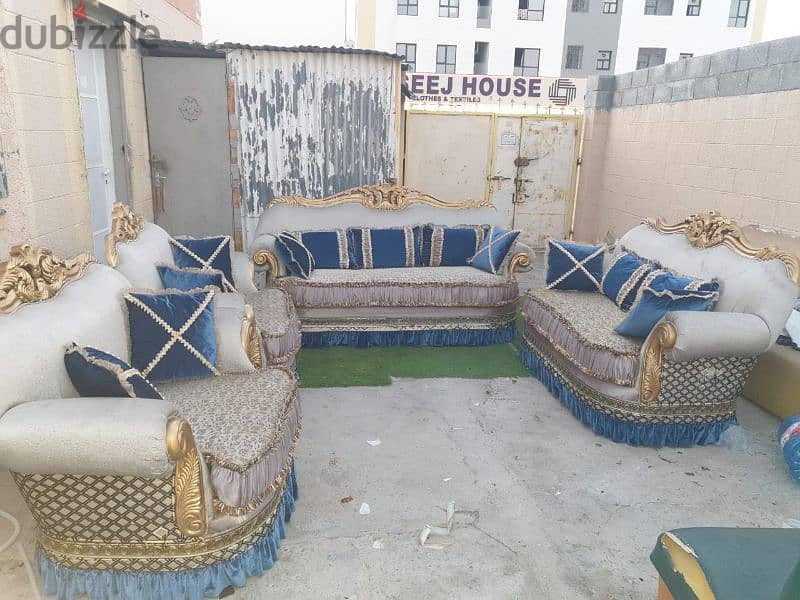 sofa for sale very good condition أريكة للبيع 1