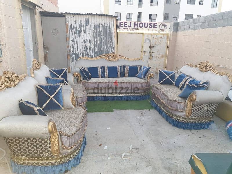 sofa for sale very good condition أريكة للبيع 2