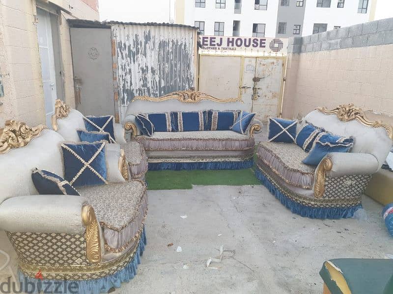 sofa for sale أريكة للبيع 2