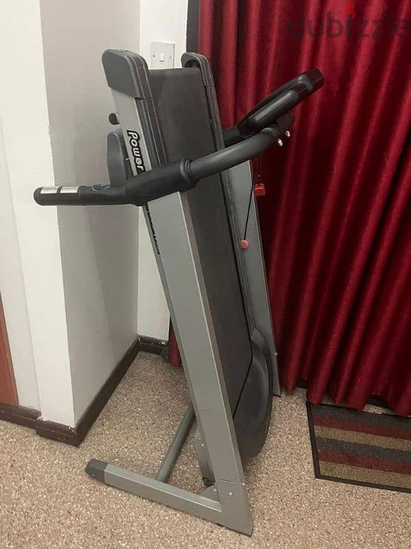 treadmill in good condition for sale 1