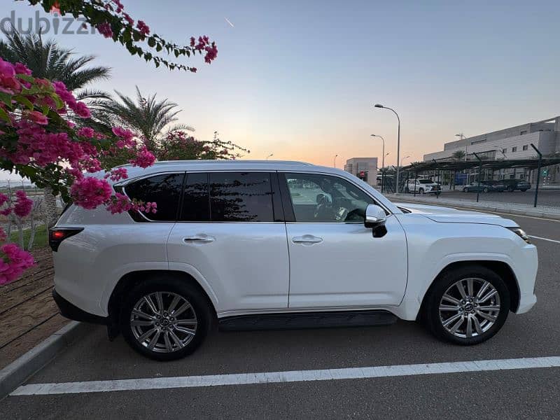 Lexus LX 600 2023 1