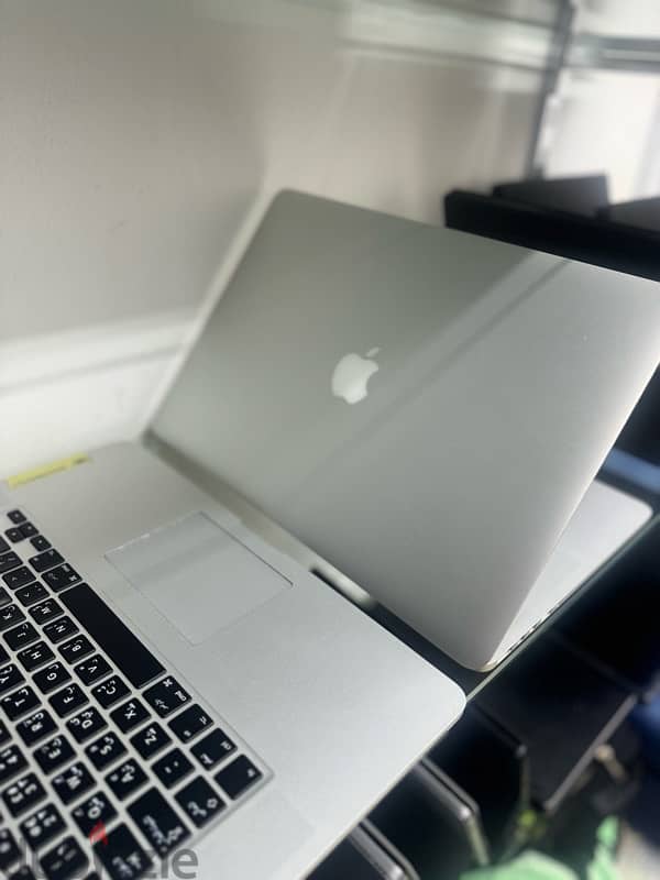 MacBook Pro core i7 Processor 16 of Ram 15.4 Ratina Display 1