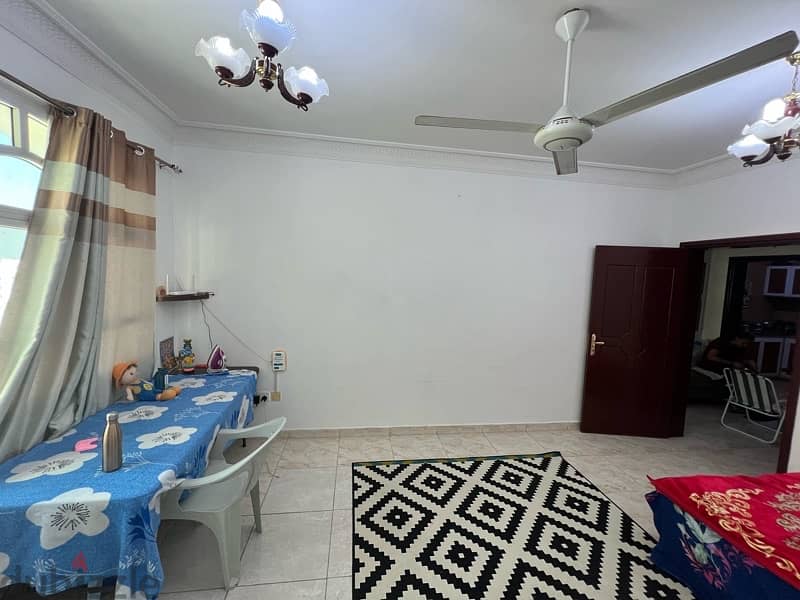 Big room with kitchen in Alkhuwair near badrsalma 1