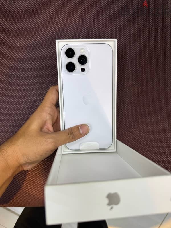 I phone 16 pro max white titanium 0