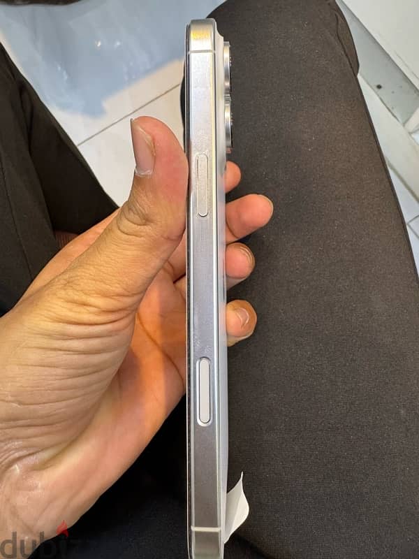 I phone 16 pro max white titanium 1