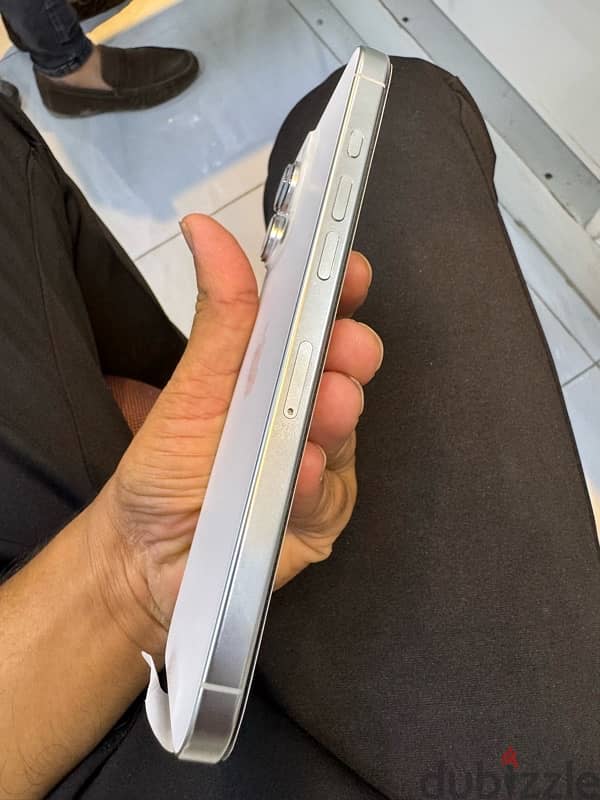 I phone 16 pro max white titanium 4