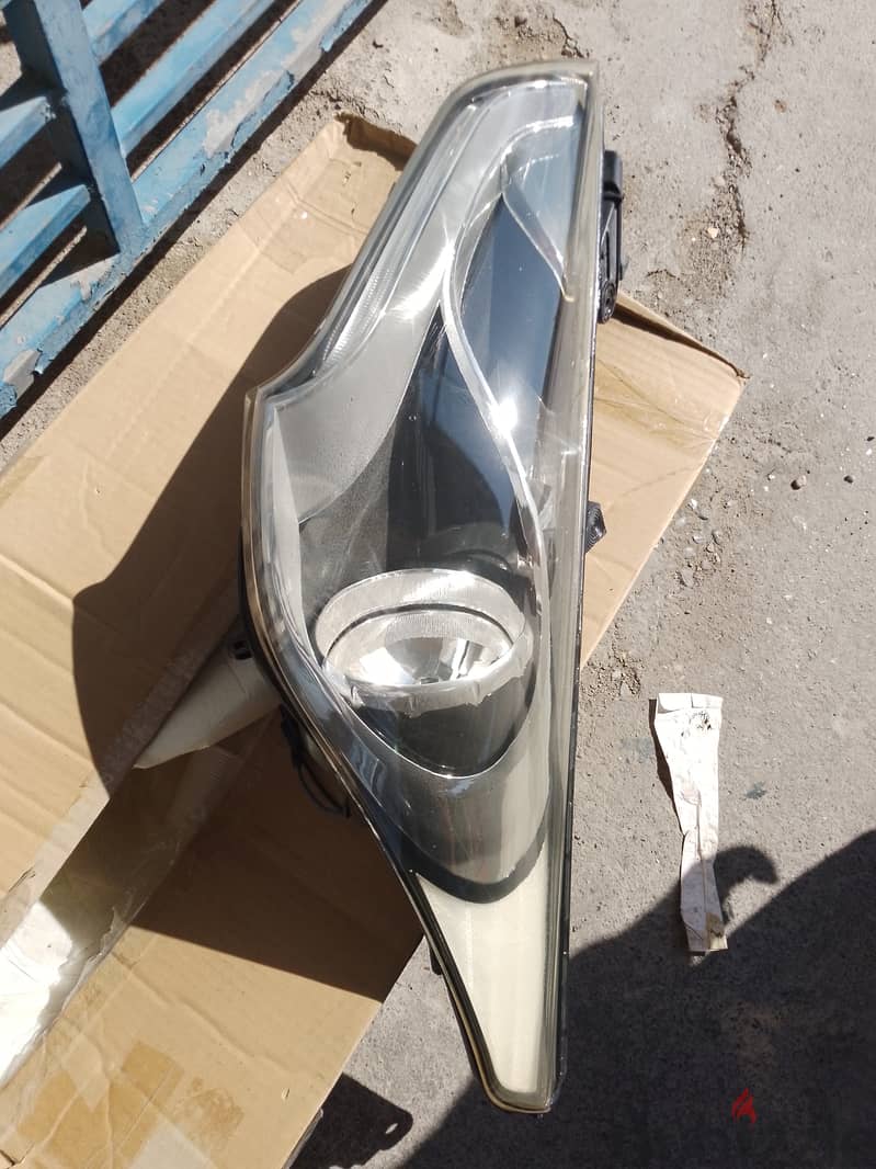 Hyundai Veloster Head light for sale 2