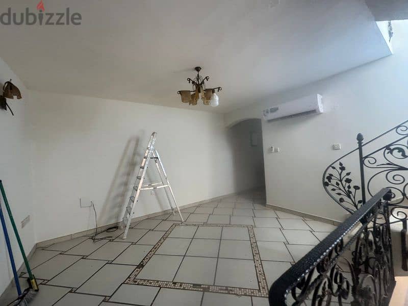 Nice villa from twin 3 bhk for rent in khuwair 33 3