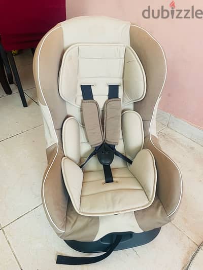 Baby car seater