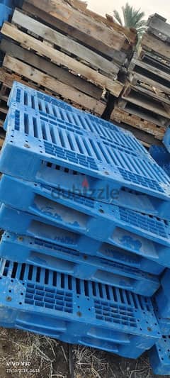 we have all types plastic and wooden pallets and boxes sale 0