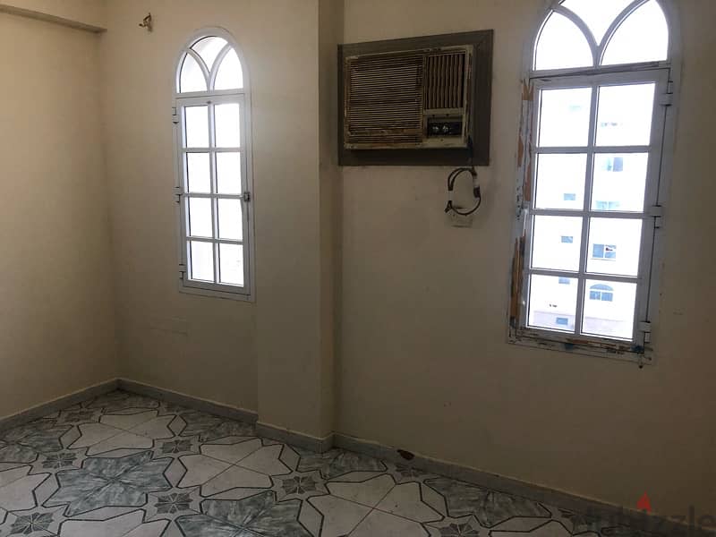 2 Bedroom flat for rent in ghubra free WiFI 4