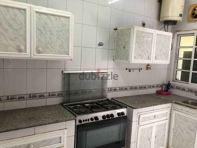 2 Bedroom flat for rent in ghubra free WiFI 5