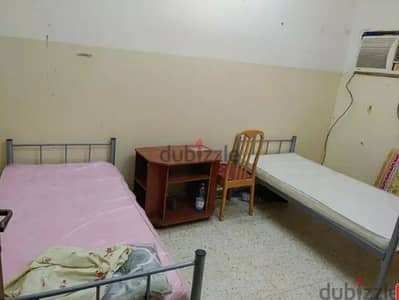 1 Single room in a 3 bhk flat