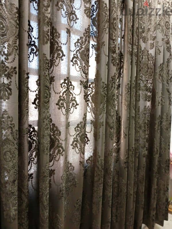 curtain pair. free size can be adjusted in big window 1