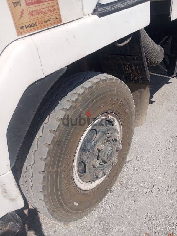 20 ton Hyundai 1995 model new mulkiya and new tyre on road 3